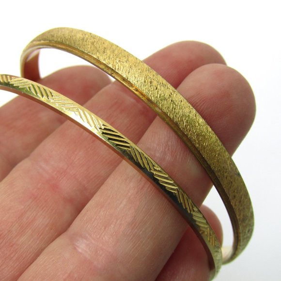 Two Vintage Trifari Bangles Gold Tone Textured Bracelets - Picture 1 of 3